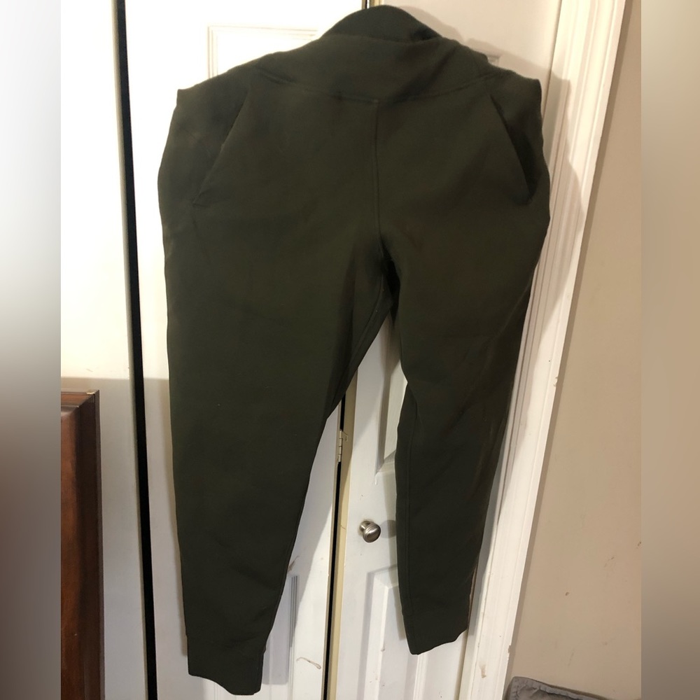 EUC Lululemon olive green joggers